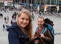 Vorschau: Zwei Kölner Studierende vor dem Hauptbahnhof
